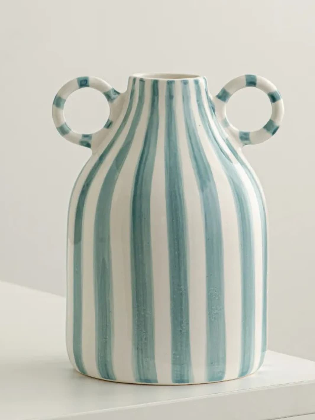 Vase | Pot en céramique à anses rayé