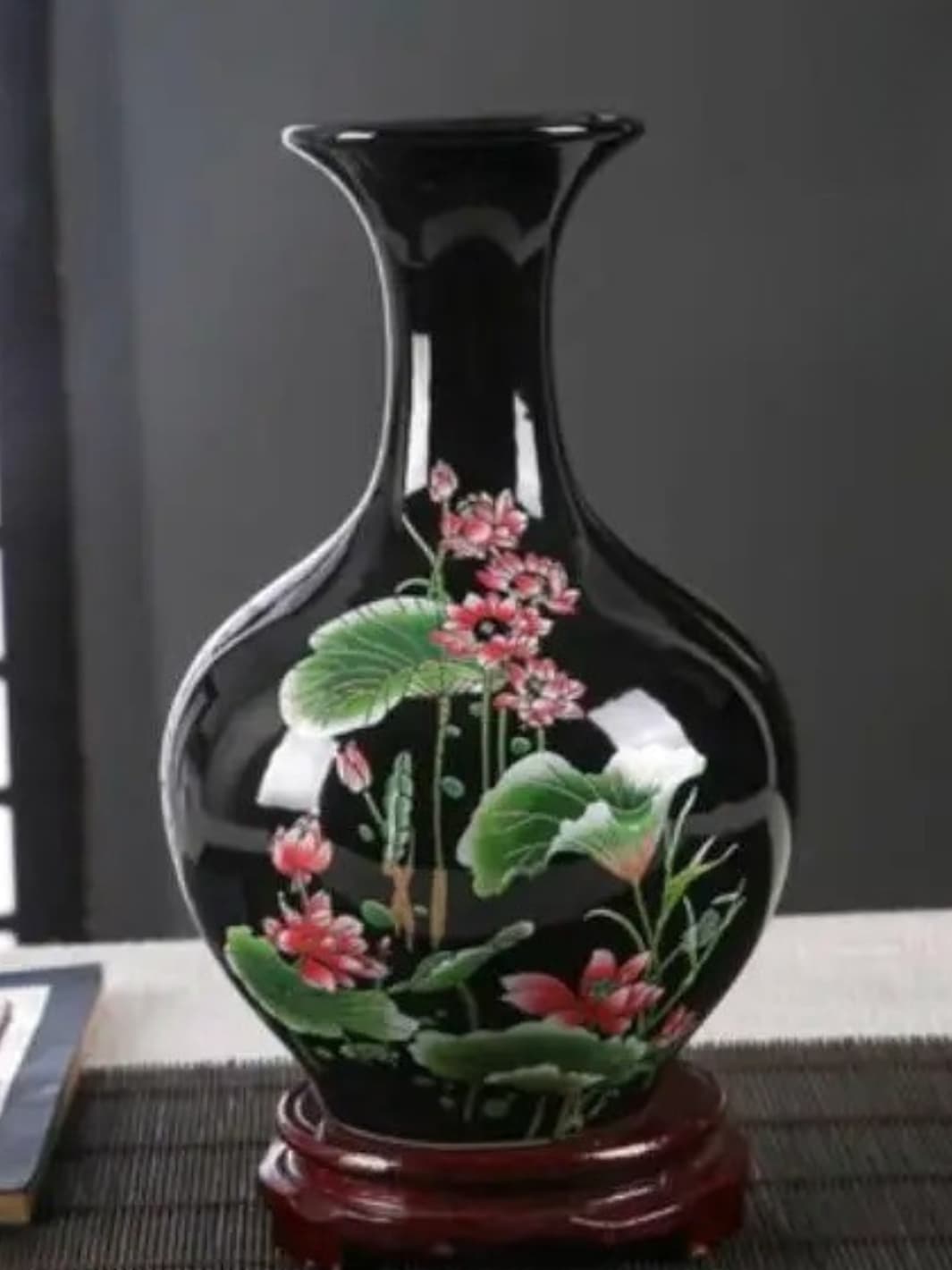 Vase | Éclat noir en céramique florale