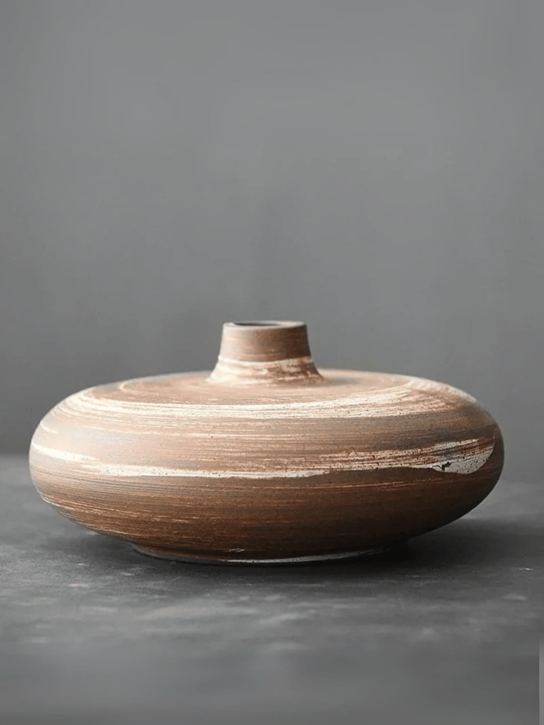 Vase | Terracotta plate - Élégance japonaise brute