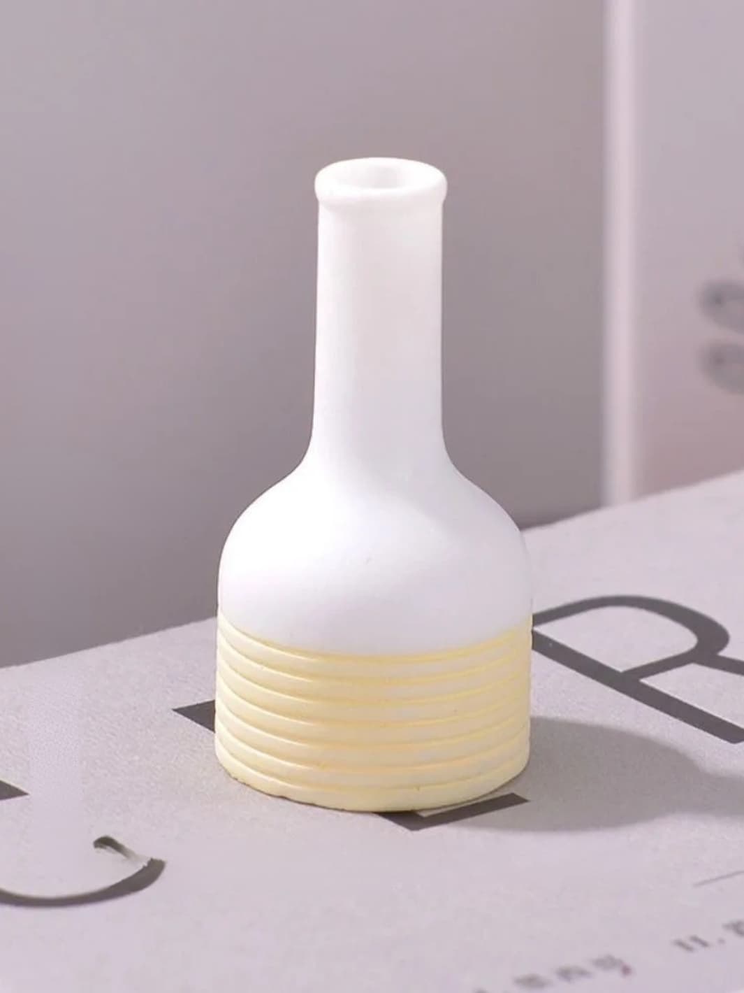Vase | Miniature artisanal en résine bicolore