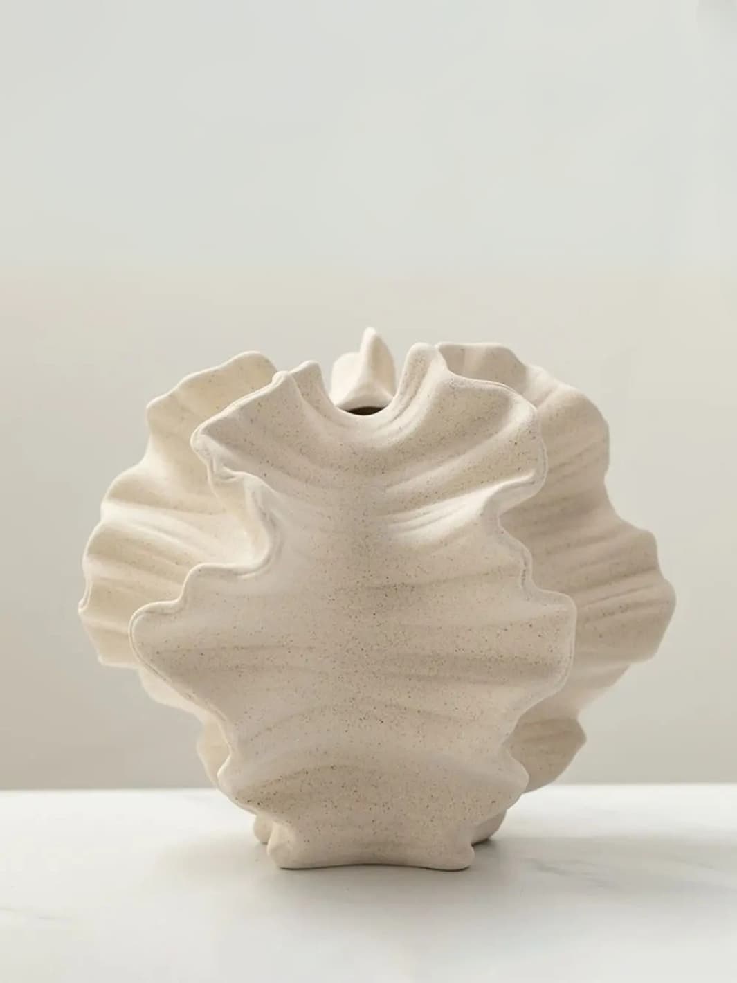 Vase | Coquillage blanc design en céramique ondulée