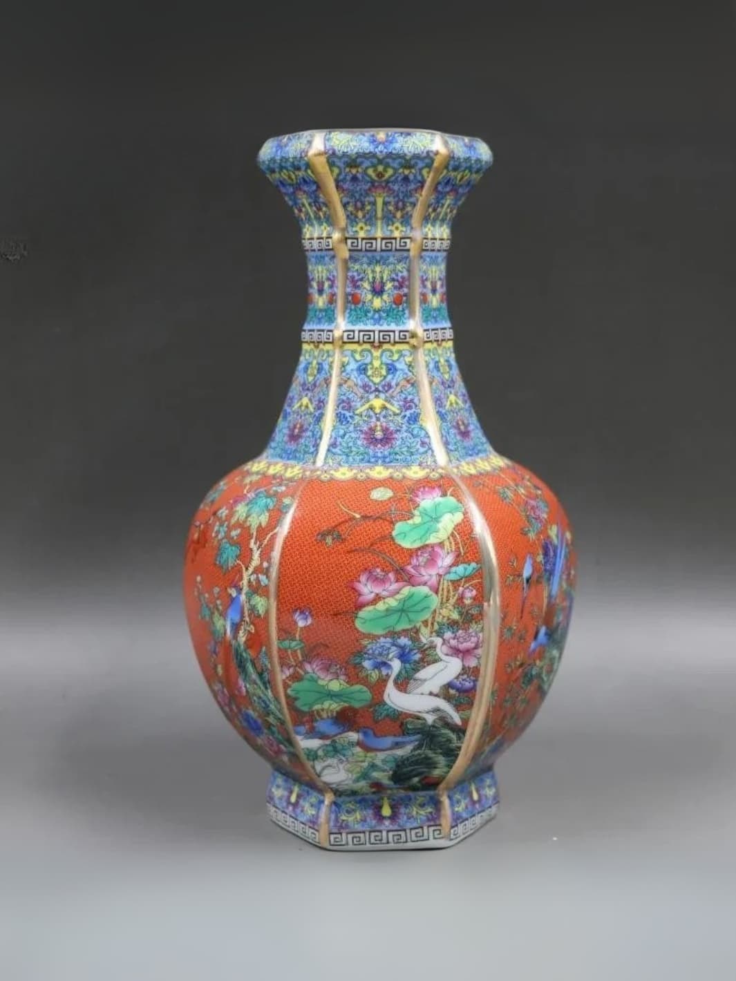 Vase | Céramique florale travaillée teinte bleu