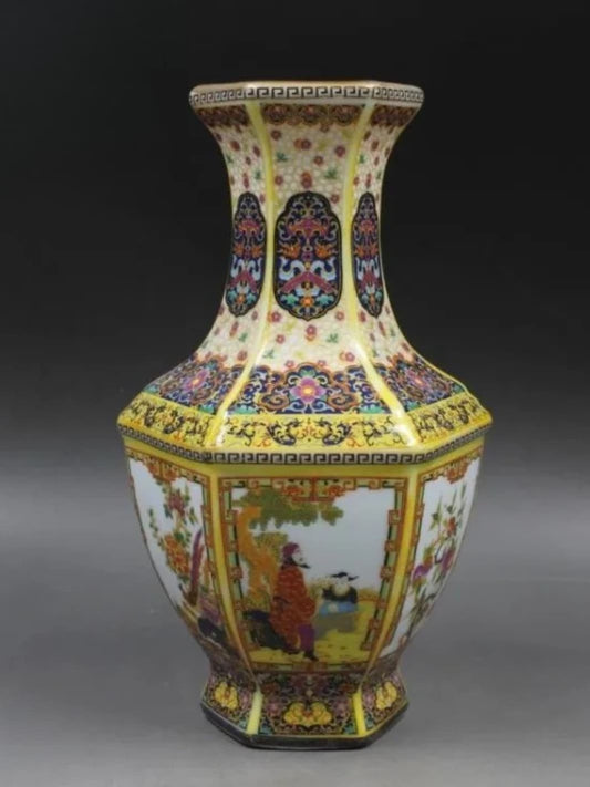 Vase | Céramique florale travaillée teinte jaune
