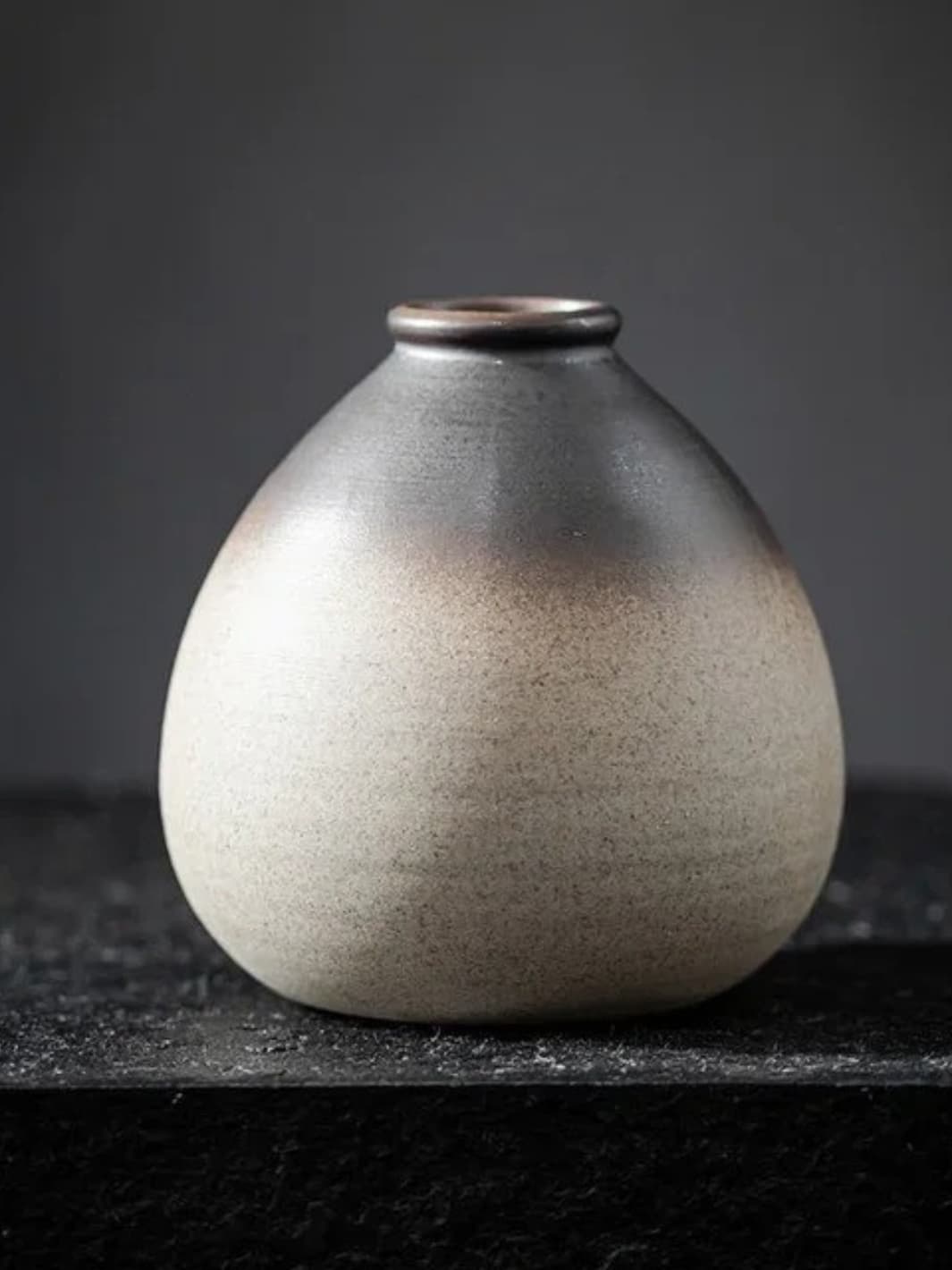 Vase | Pièce artisanale en céramique boule rétro