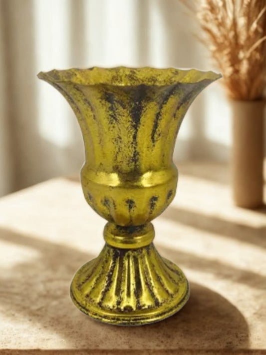 Vase | Cruche dorée à l’allure grecque