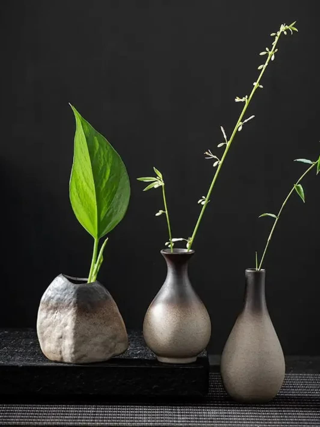 Vase | Soliflore rétro en céramique émaillée mate