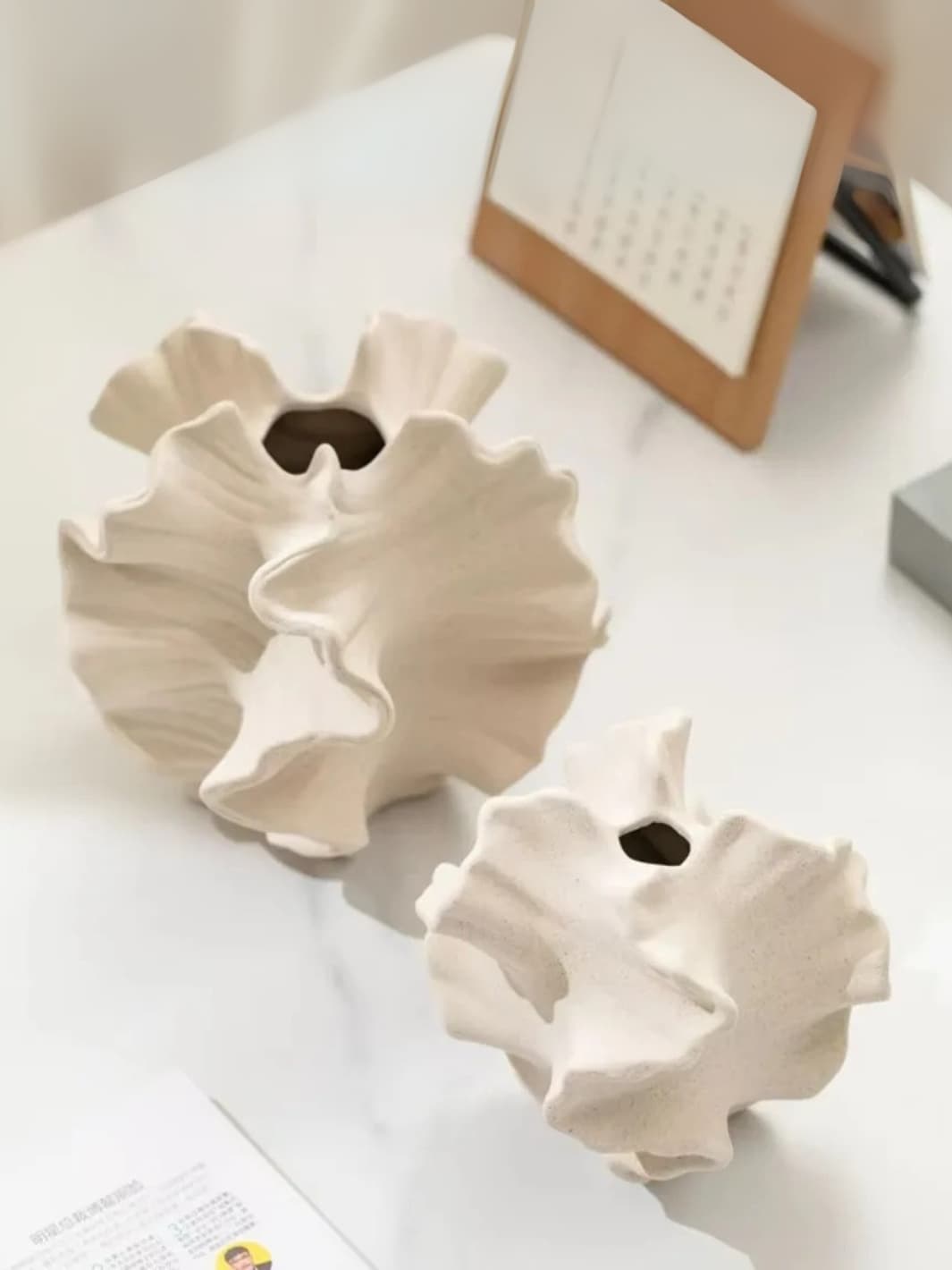 Vase | Coquillage doré design en céramique ondulée