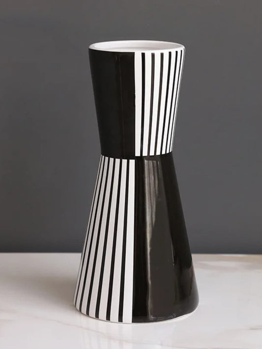 Vase | Silhouette sablier à rayures noires et blanches
