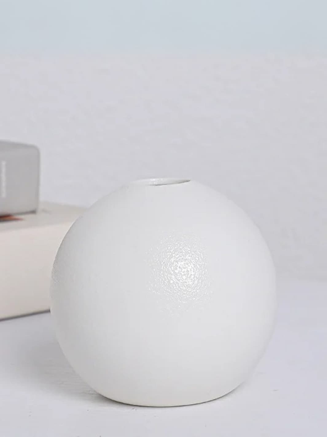 Vase | Boule blanche mate en céramique minimaliste