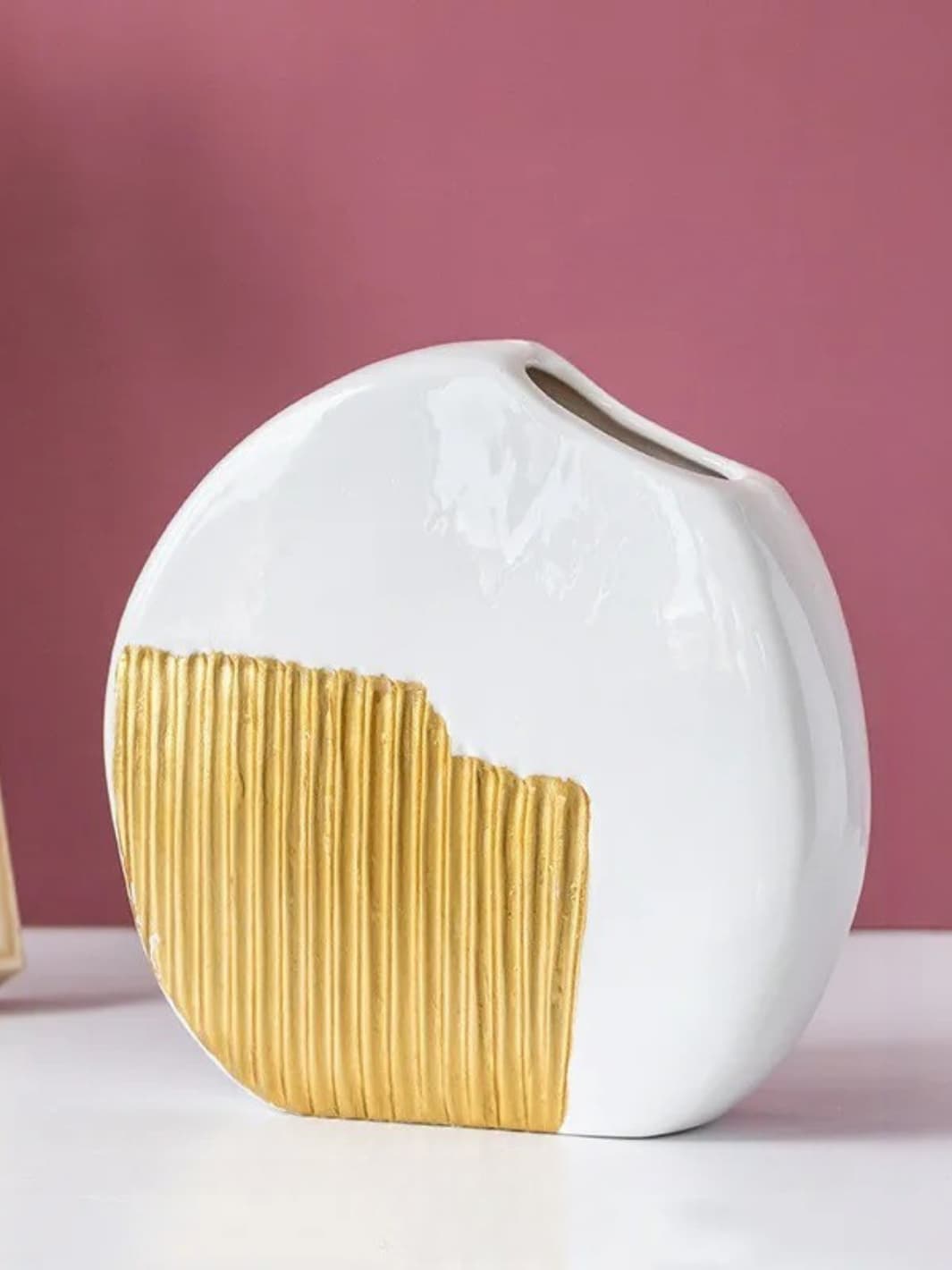 Vase | Pot blanc et doré en céramique à rayures géométriques