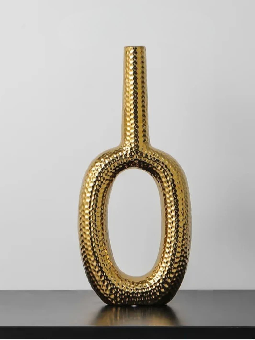 Vase | Design doré martelé à col étroit