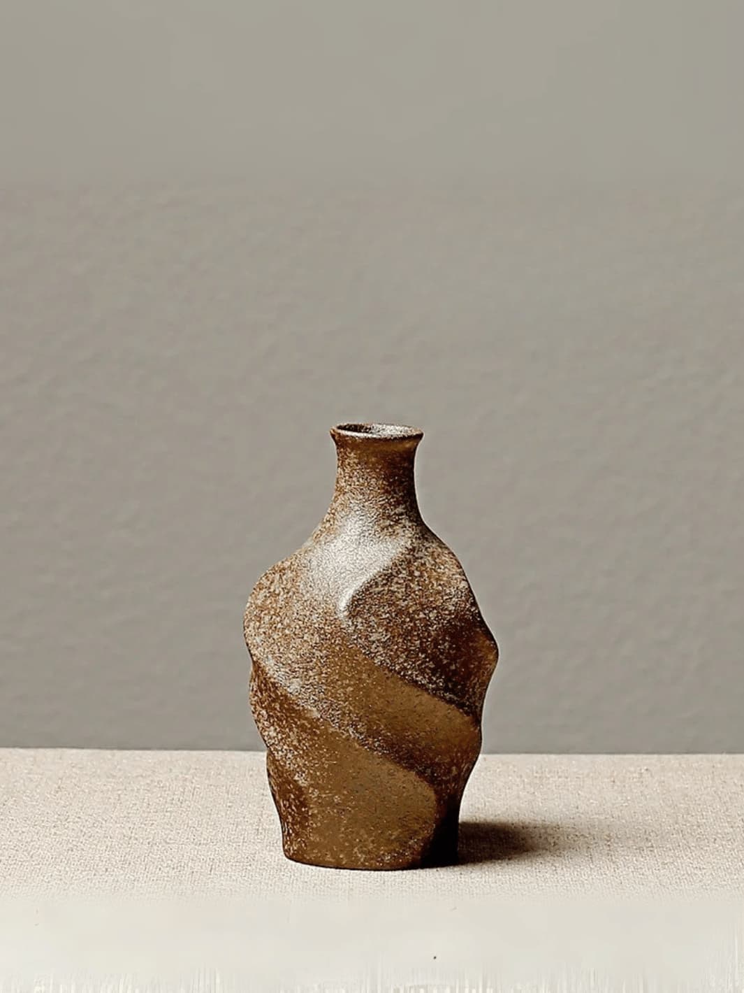 Vase | Céramique torsadée style japonais brut