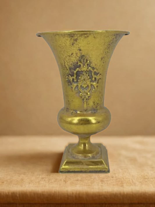 Vase | Modèle doré à pied au style baroque