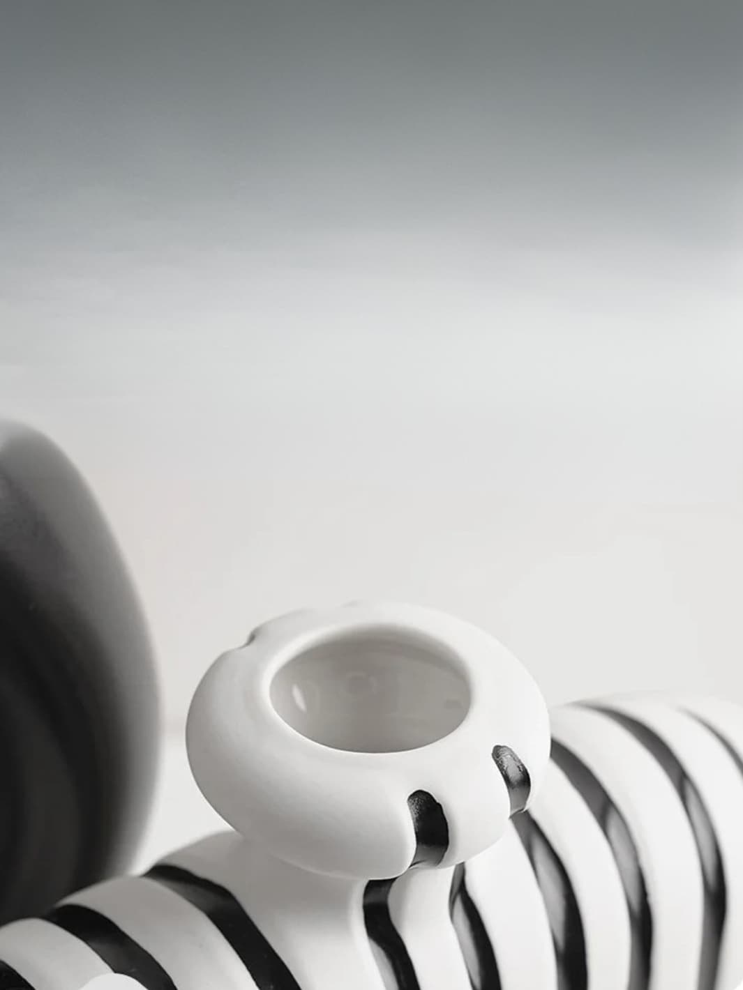 Vase | Pot design rayé noir et blanc