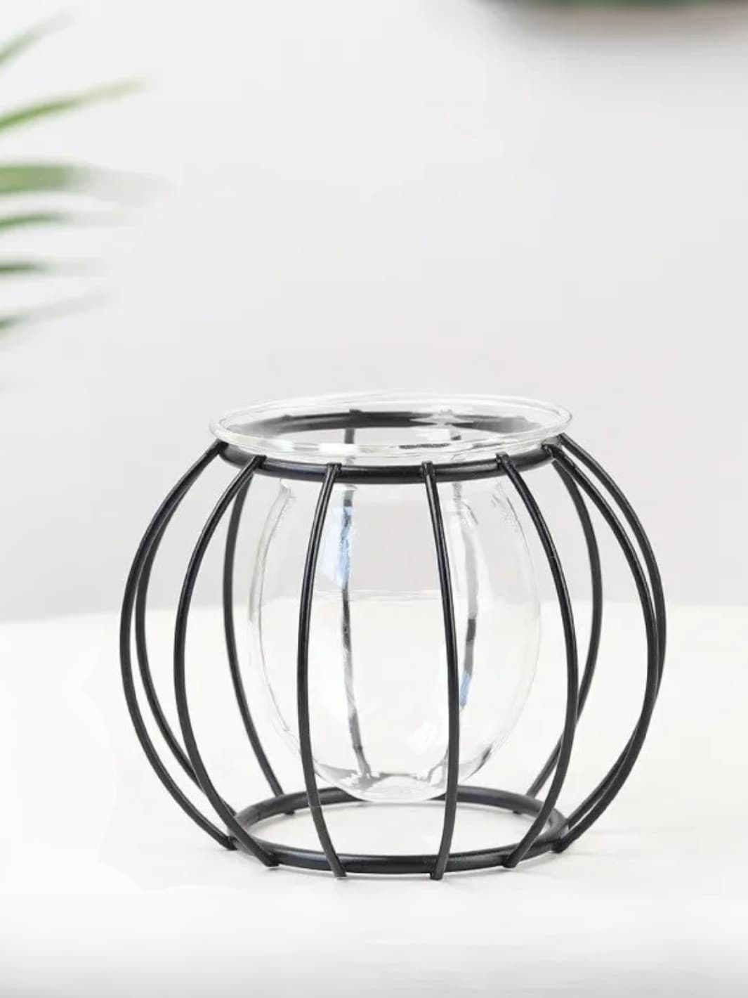 Vase | Boule en verre dans cage arrondie en métal
