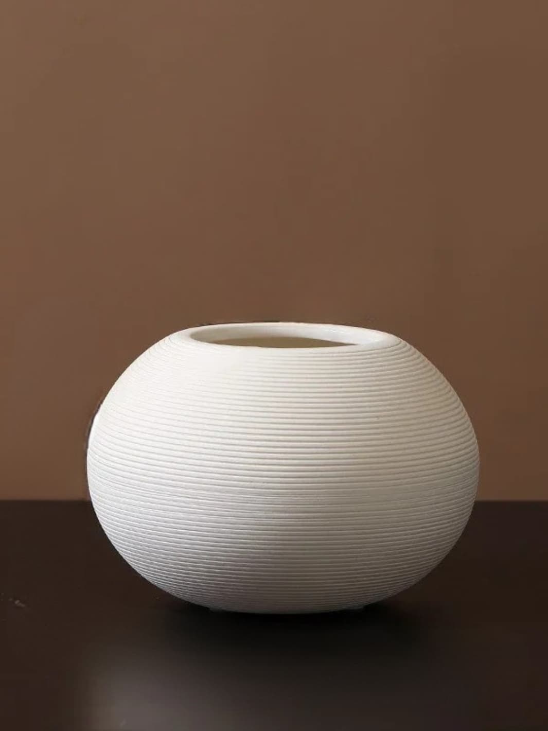 Vase | Sphère blanche striée artisanale