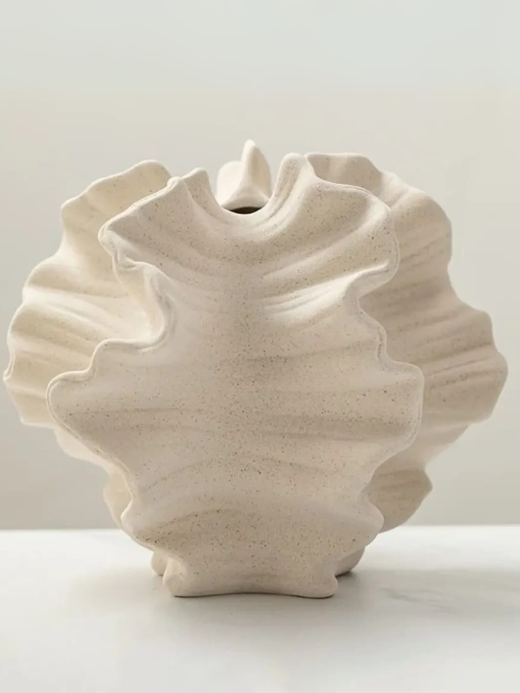 Vase | Coquillage blanc design en céramique ondulée