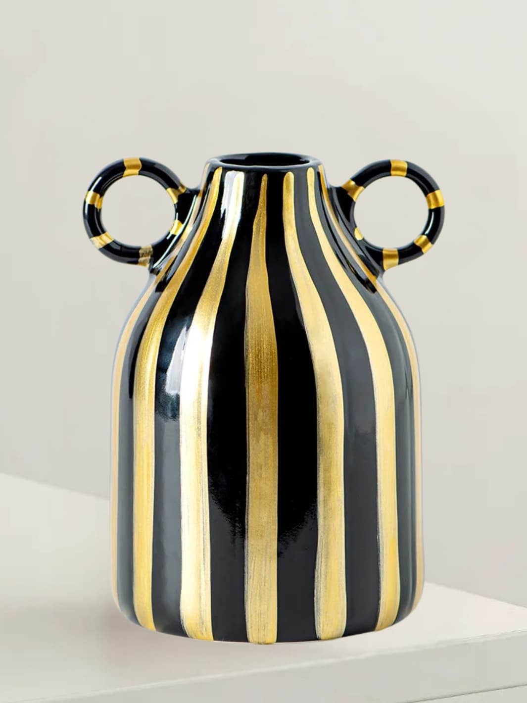 Vase | Pot en céramique à anses rayé