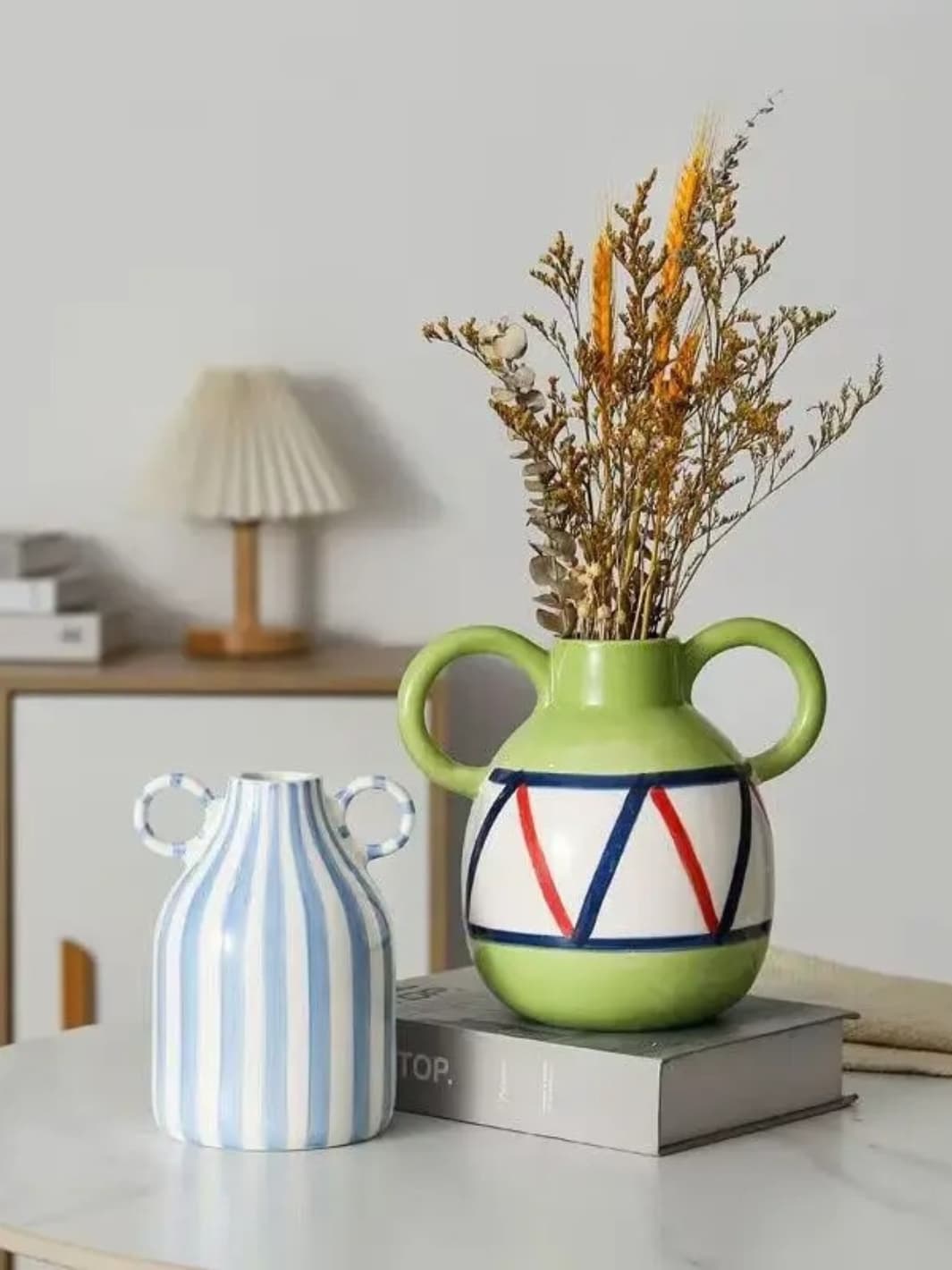 Vase | Motifs colorés et poignées rondes façon amphore