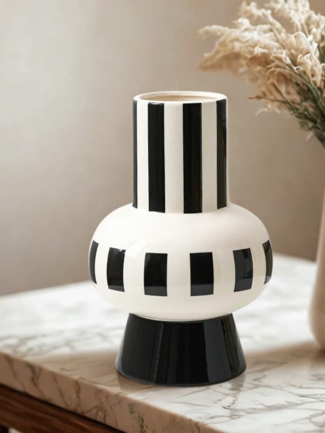 Vase | Graphisme noir et blanc à base élargie