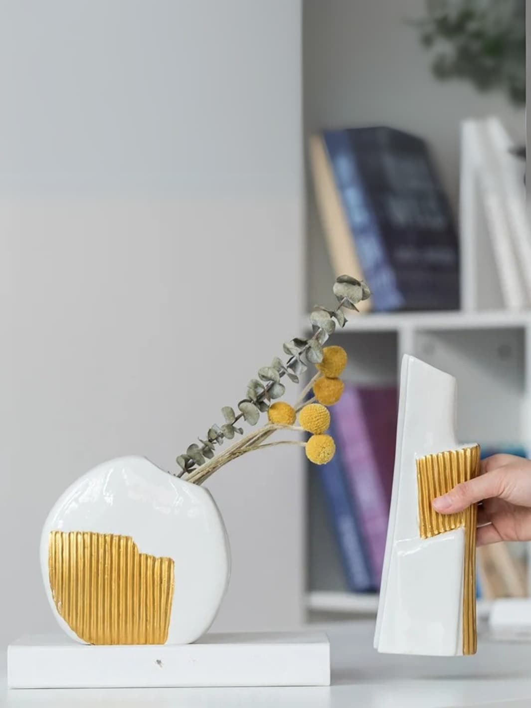 Vase | Décoration géométrique blanche et dorée en céramique