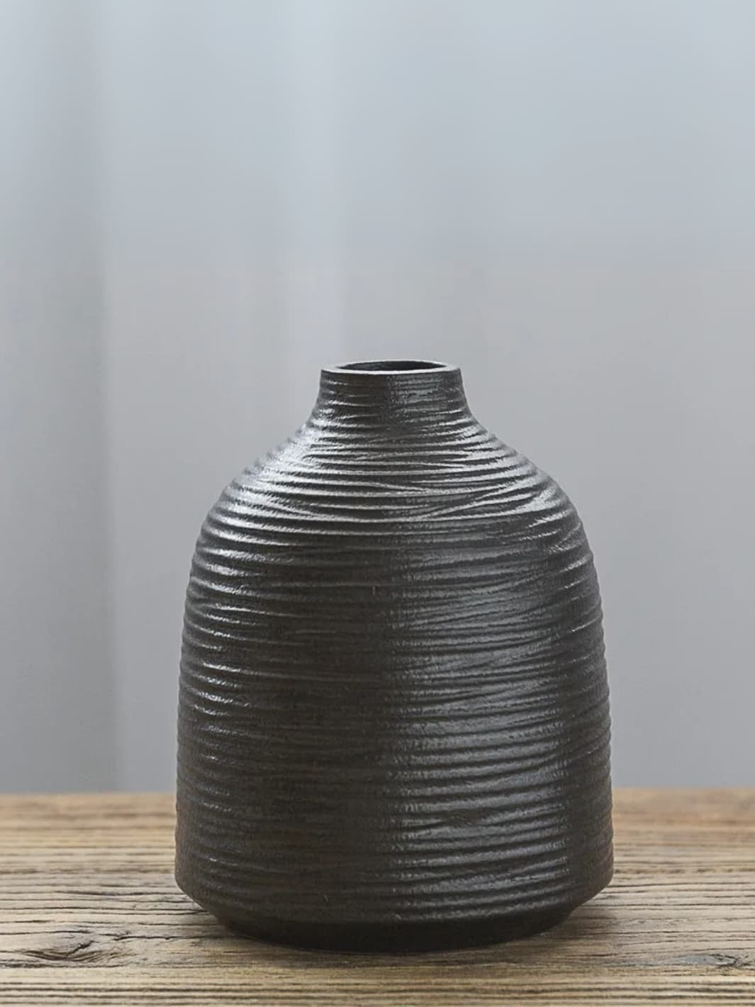 Vase | Petit vase nervuré noir style japonais