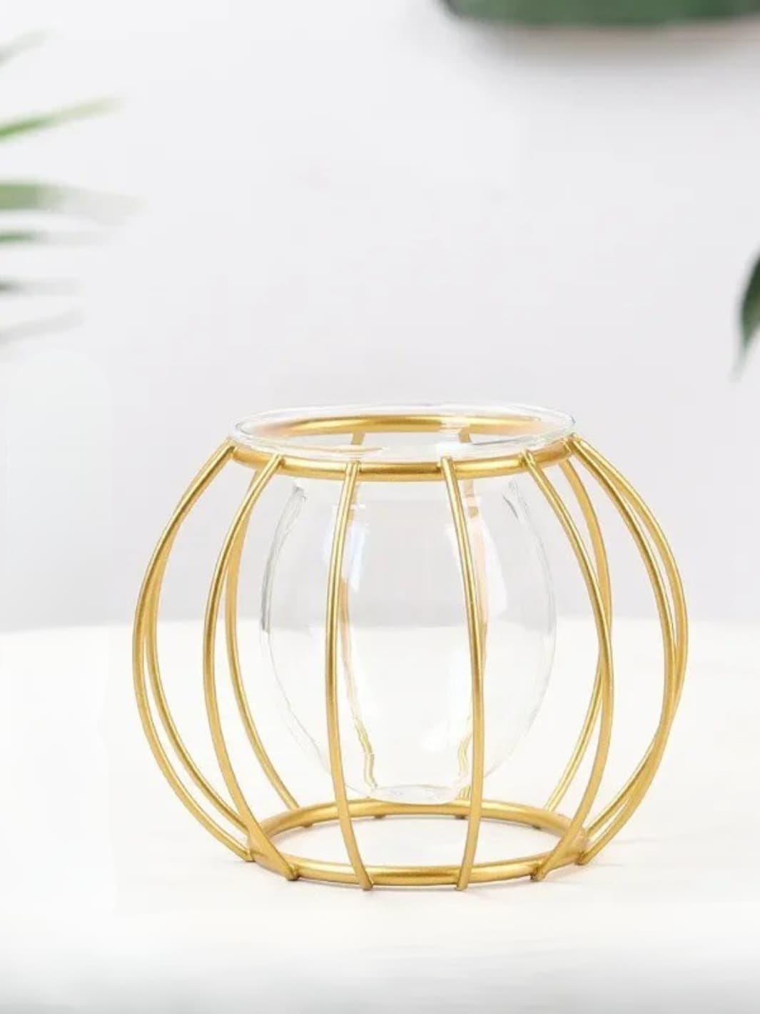 Vase | Boule en verre dans cage arrondie en métal