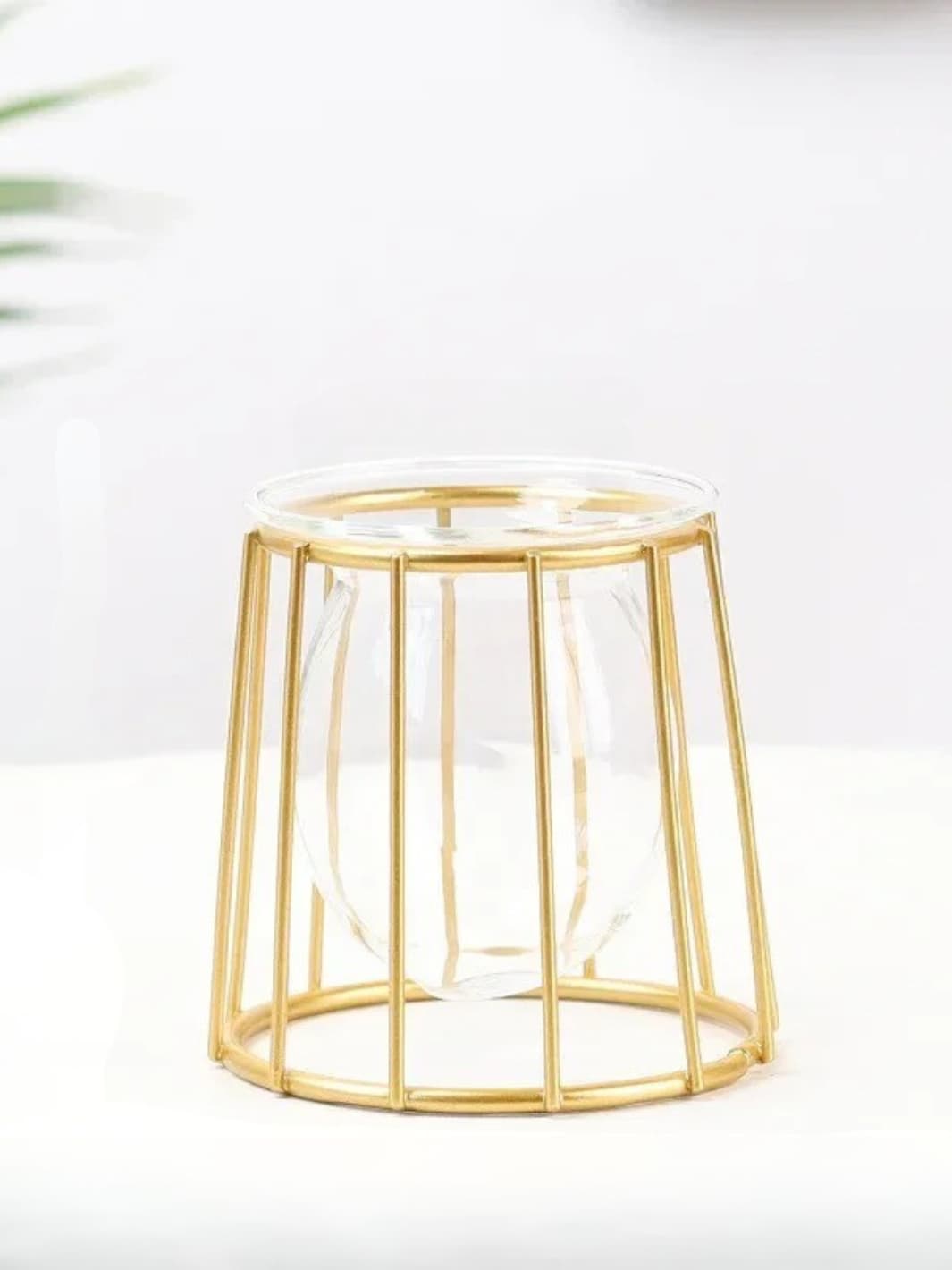 Vase | Pot boule suspendu dans structure métal