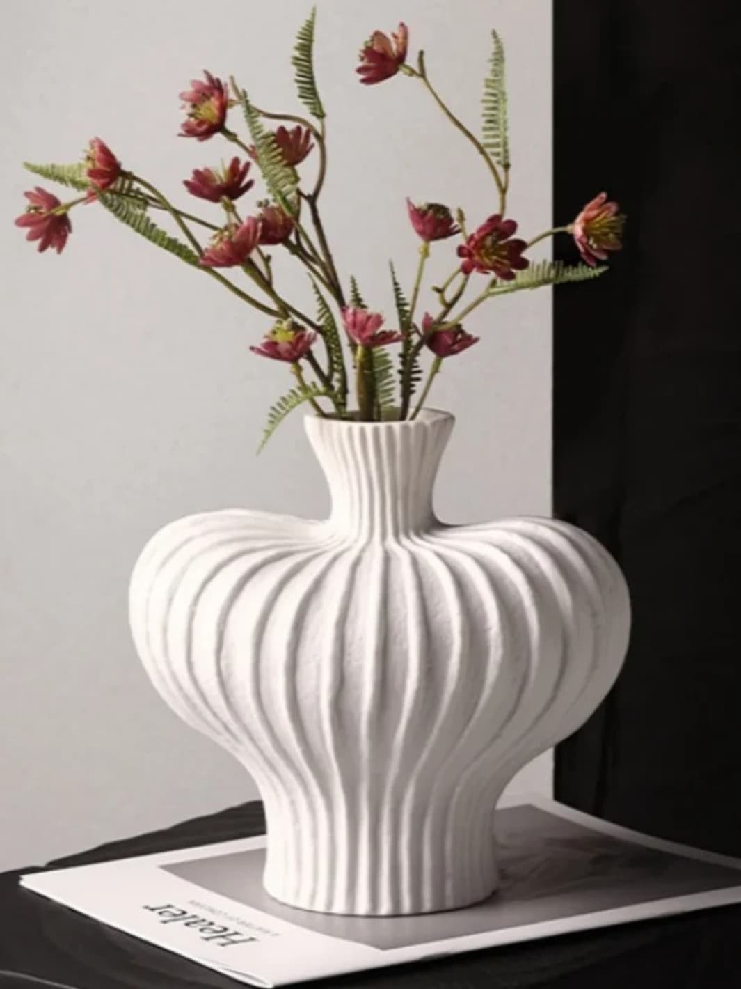 Vase | Imitation céramique nervuré blanc et noir