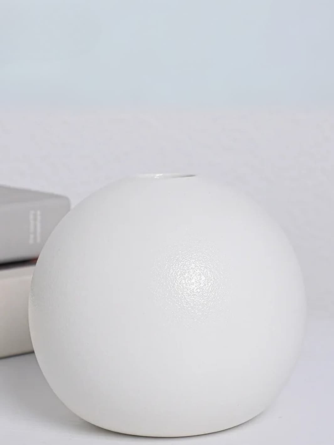 Vase | Boule blanche mate en céramique minimaliste