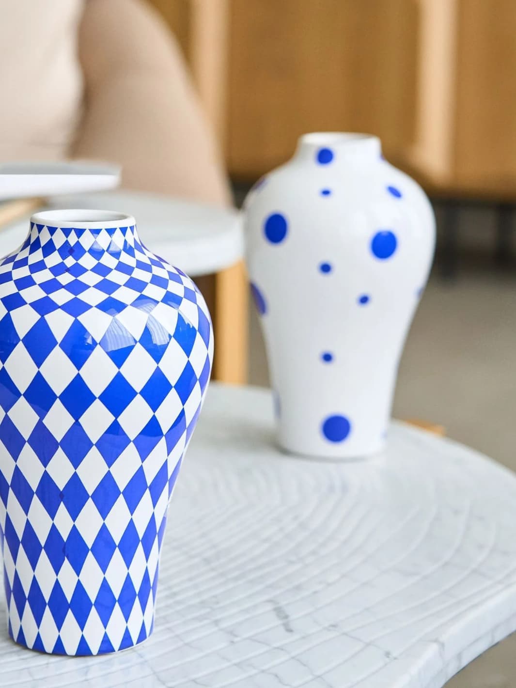 Vase | Pois bleus sur céramique blanche