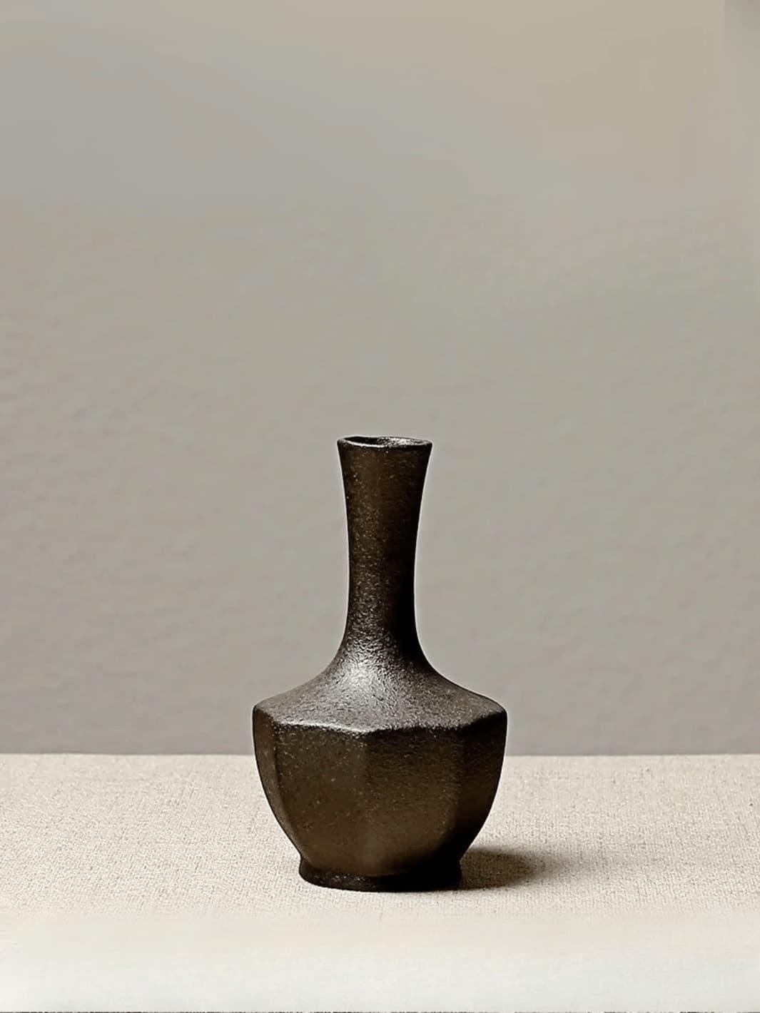 Vase | Grès brut à col long facetté style japonais