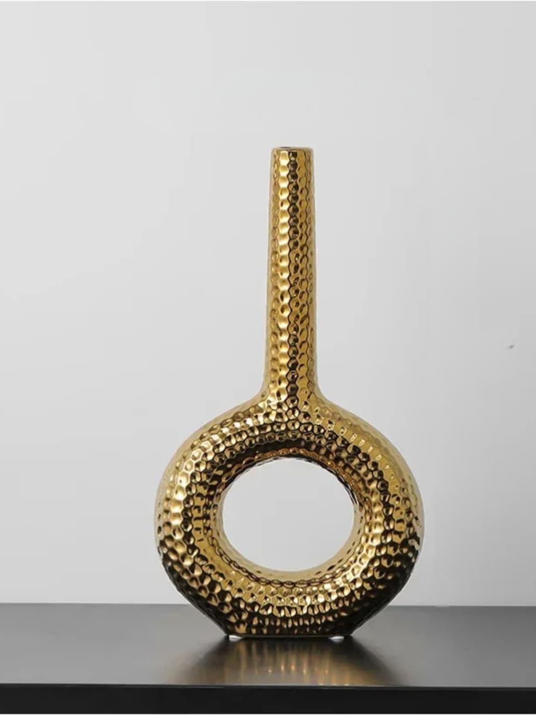 Vase | Design doré martelé à col étroit