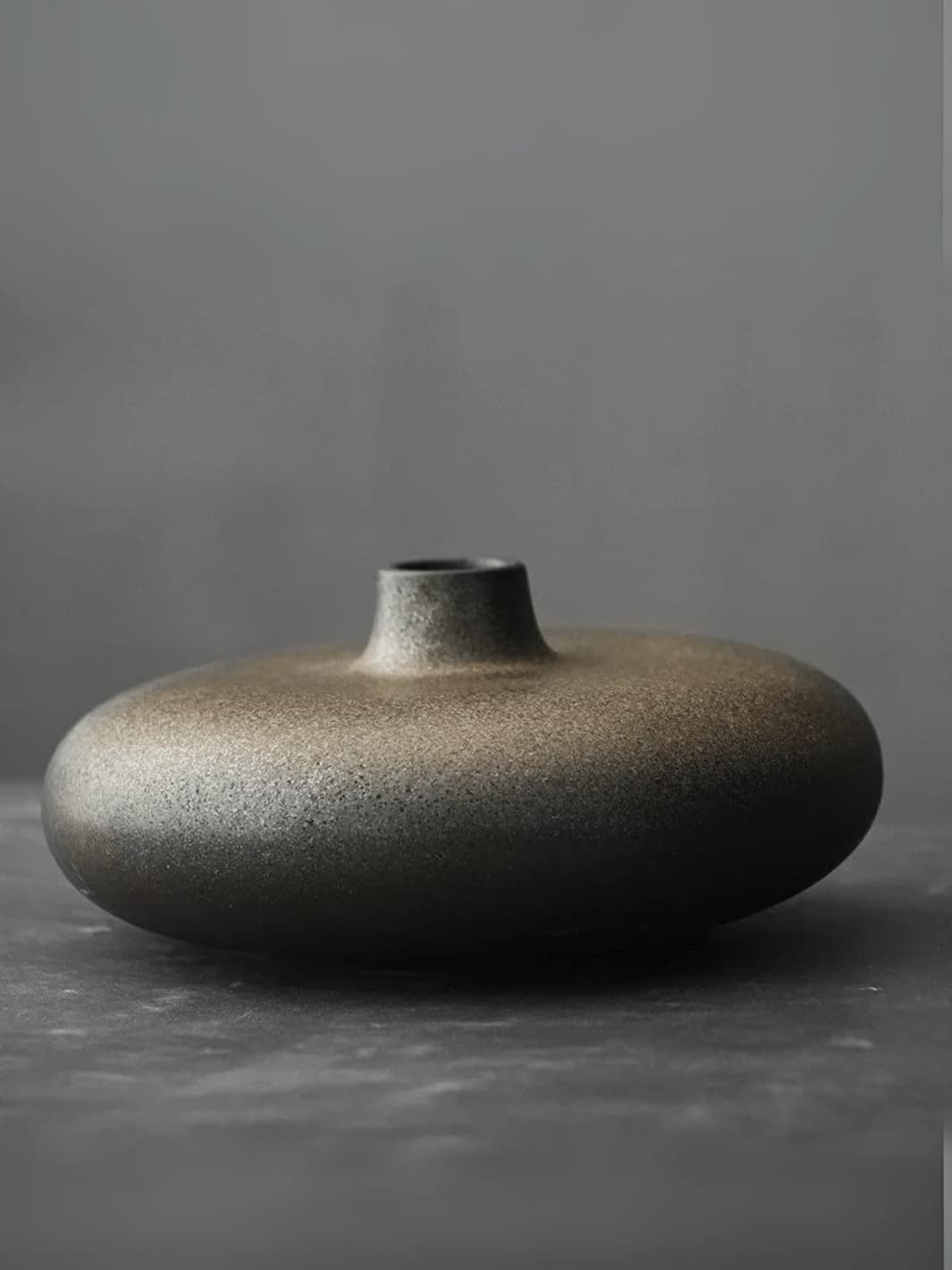 Vase | Terracotta plate - Élégance japonaise brute