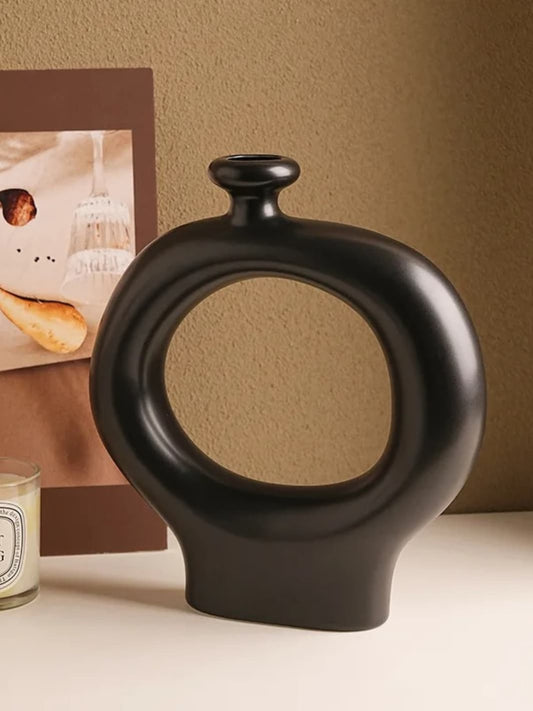 Vase | Cercle noir sculptural en céramique mate