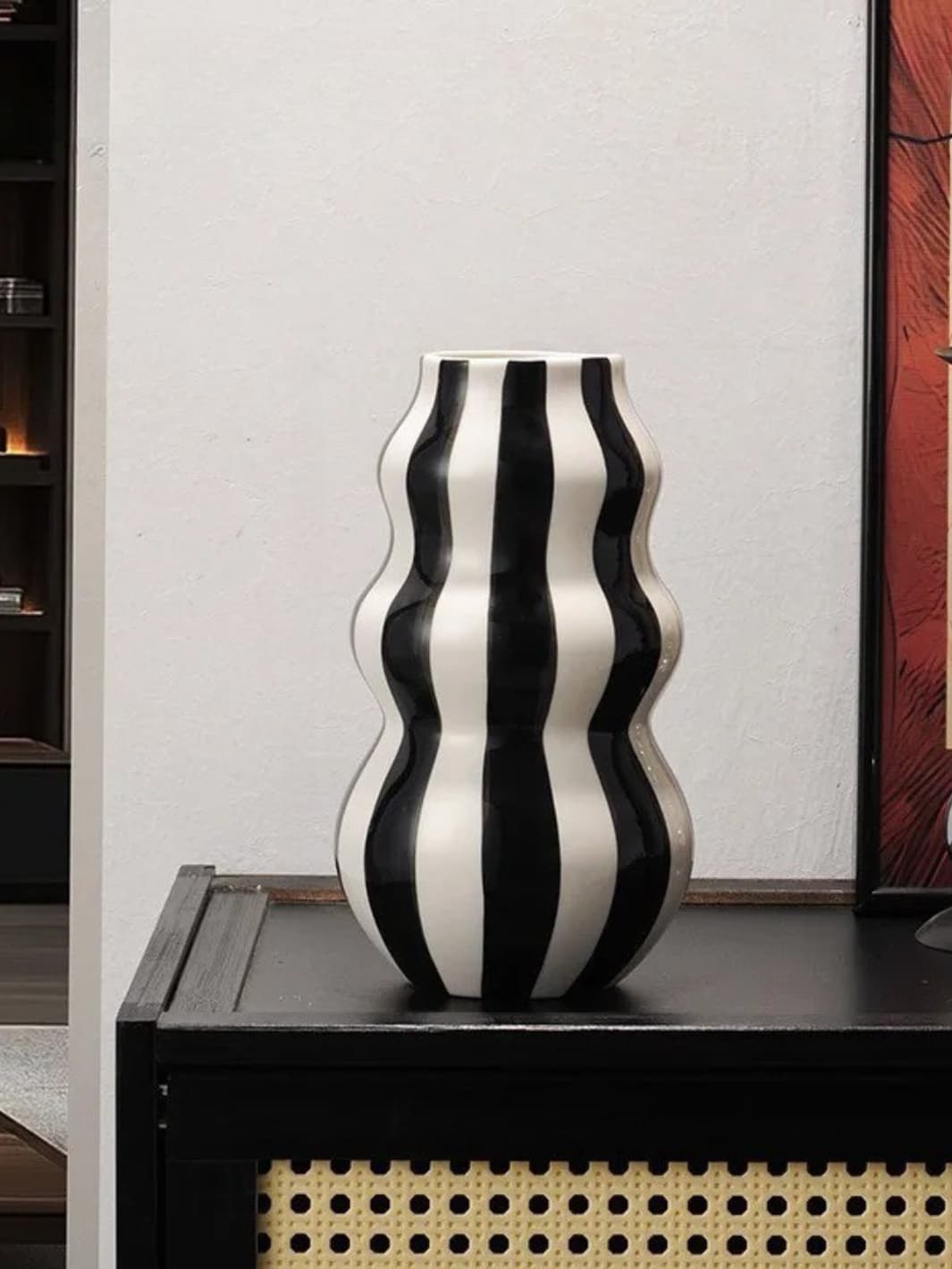 Vase | Tour ondulée à rayures minimalistes