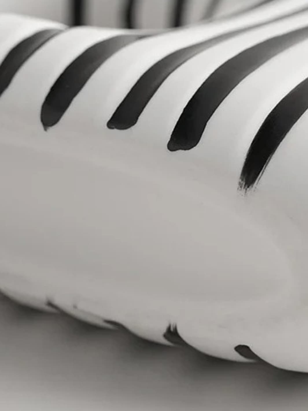 Vase | Pot design rayé noir et blanc