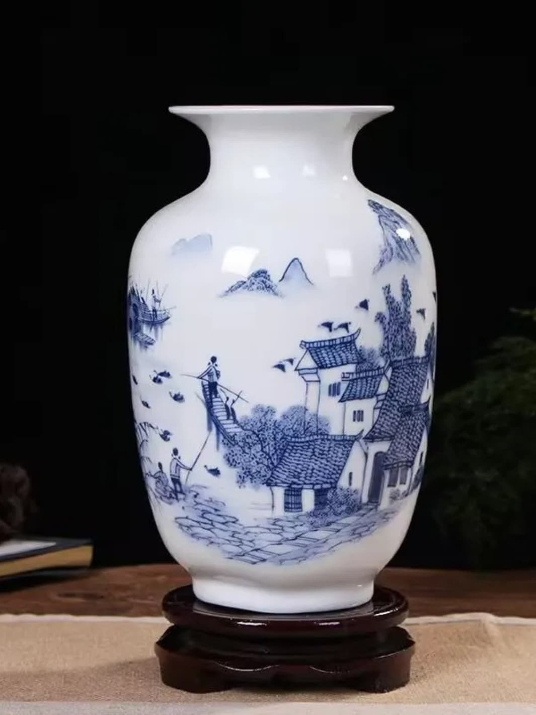 Vase | Scène de vie peinte sur céramique
