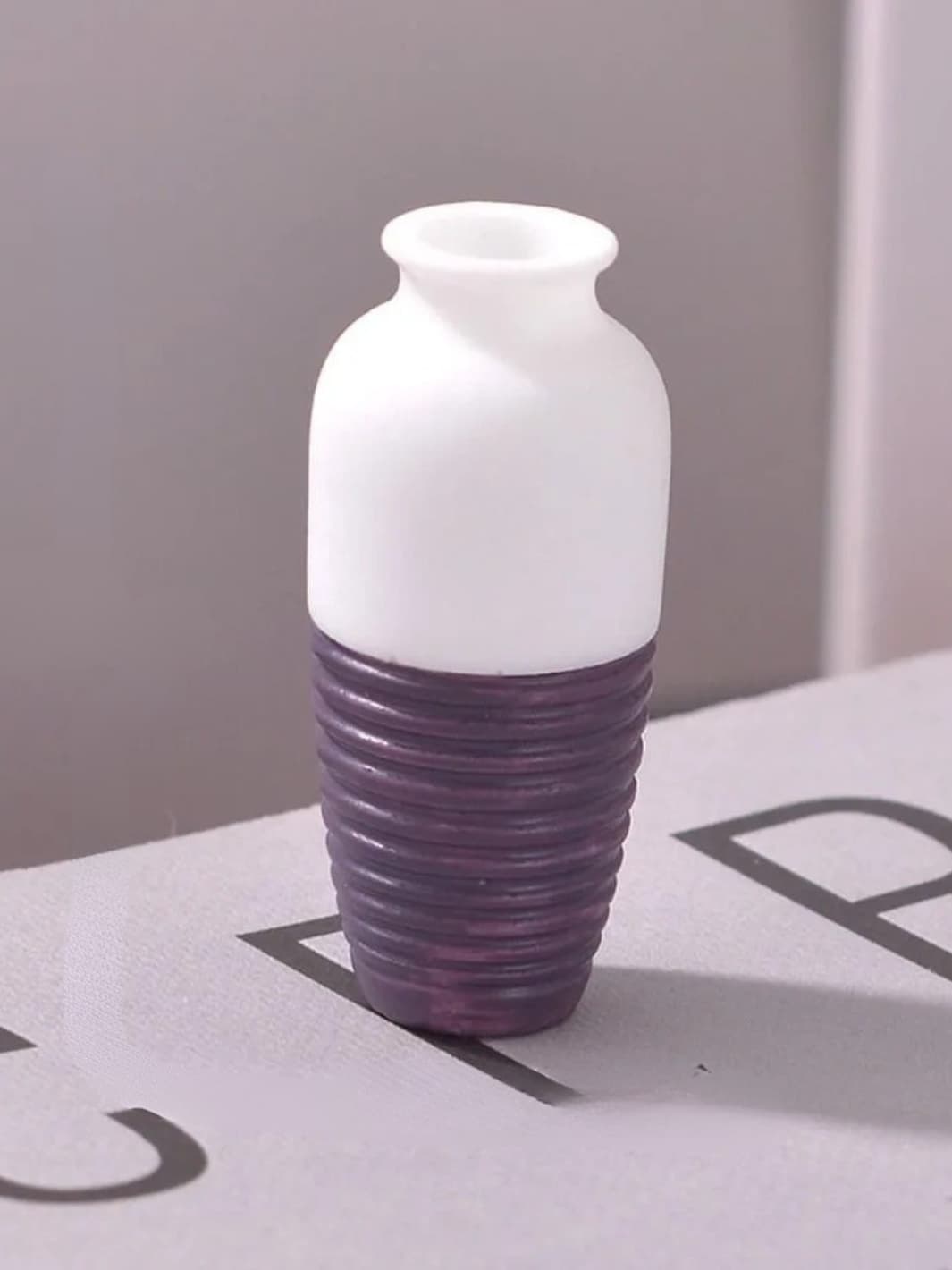 Vase | Miniature artisanal en résine bicolore