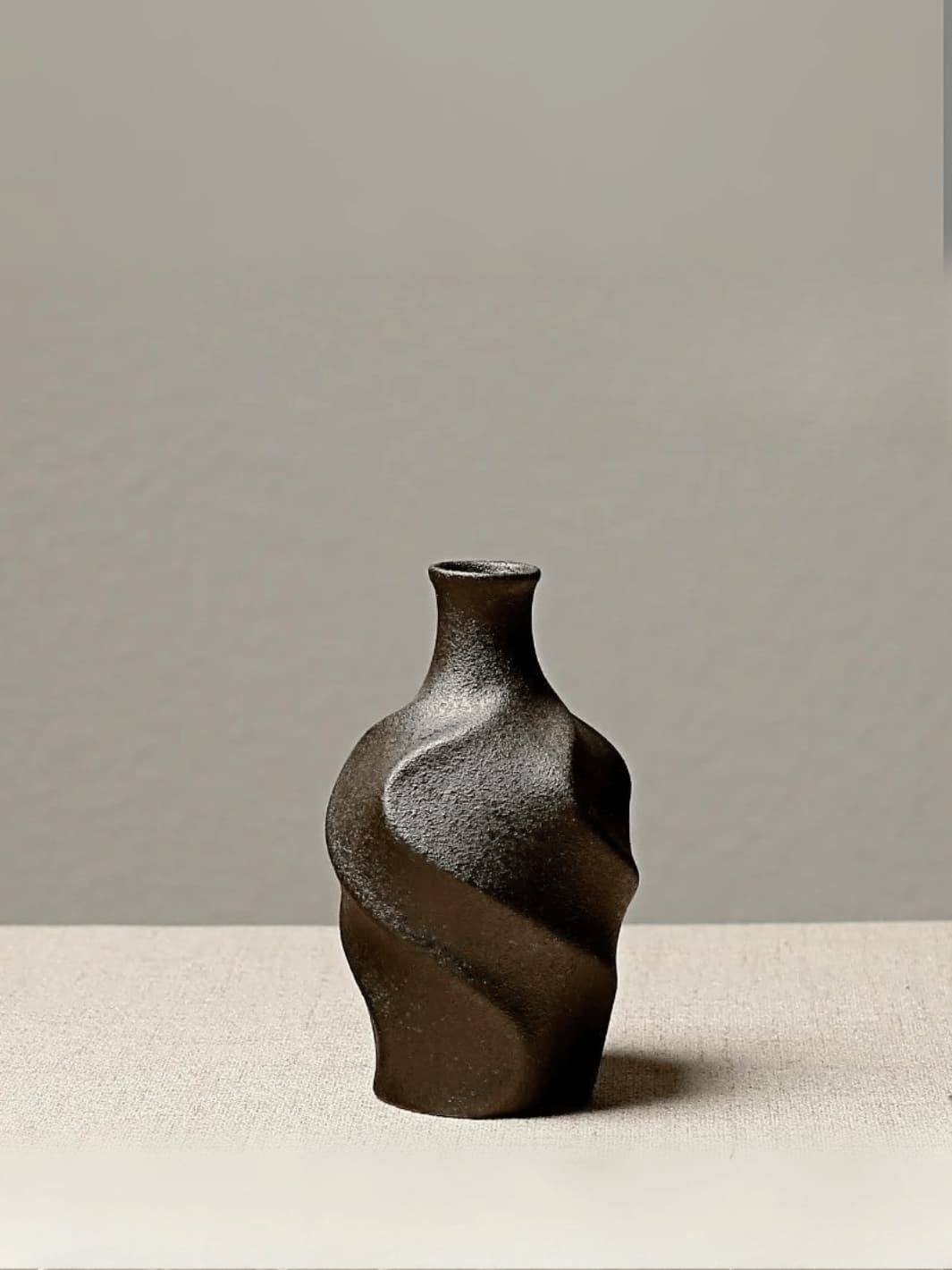 Vase | Céramique torsadée style japonais brut