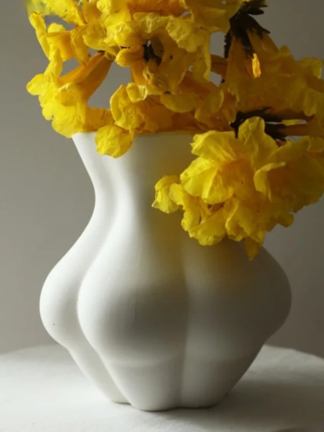 Vase | Pot blanc mat design en forme de corps féminin