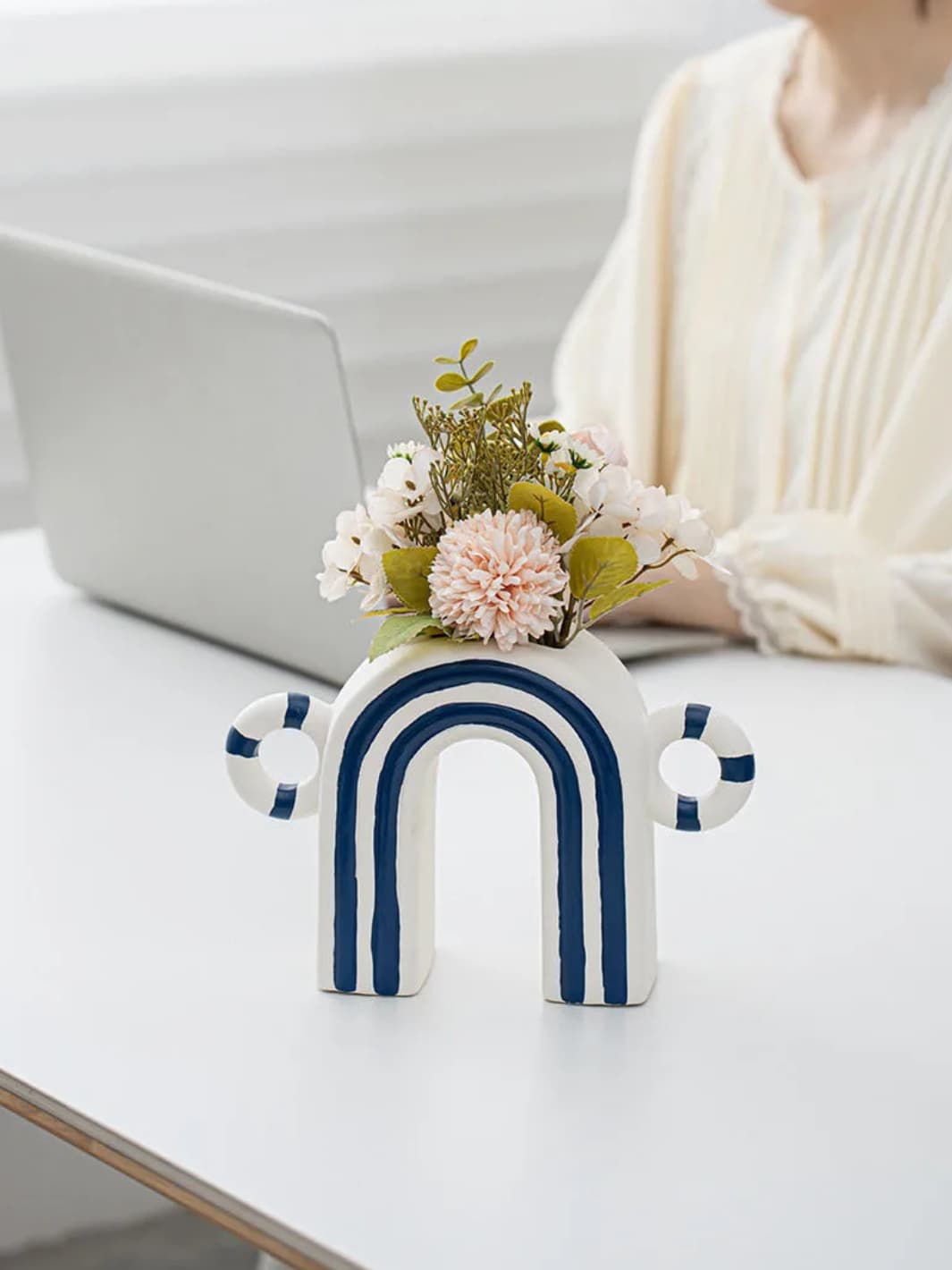 Vase | Petite arche graphique à anses rayées