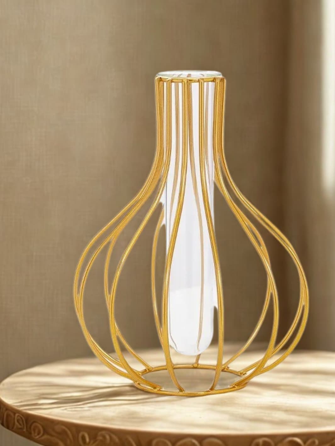 Vase | Goutte de verre suspendue dans structure