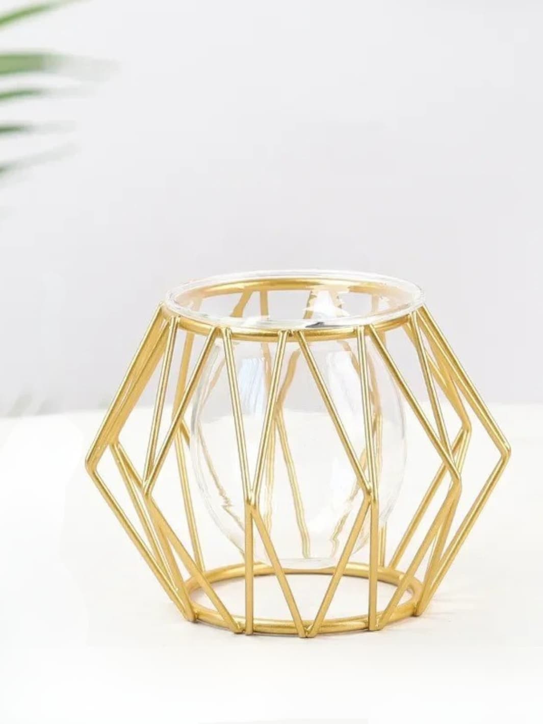 Vase | Grosse bulle suspendue dans une structure