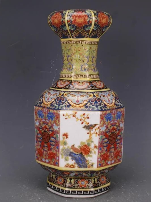 Vase | Élégance orientale teinte rouge