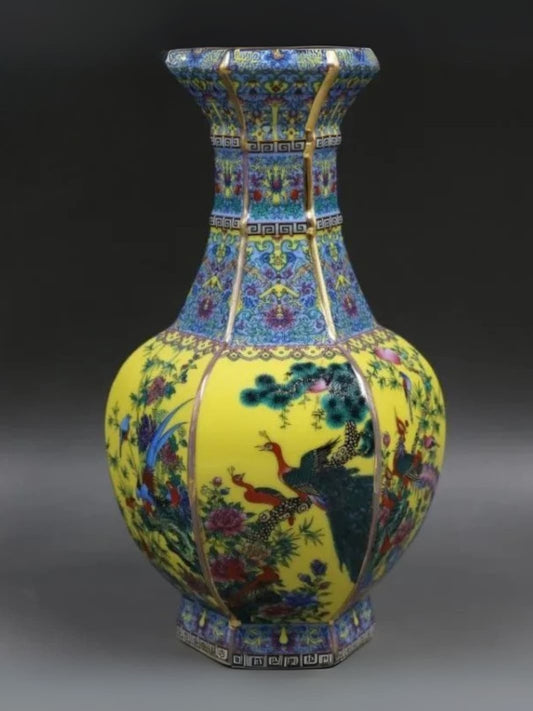 Vase | Pot chinois ancien jaune à motifs