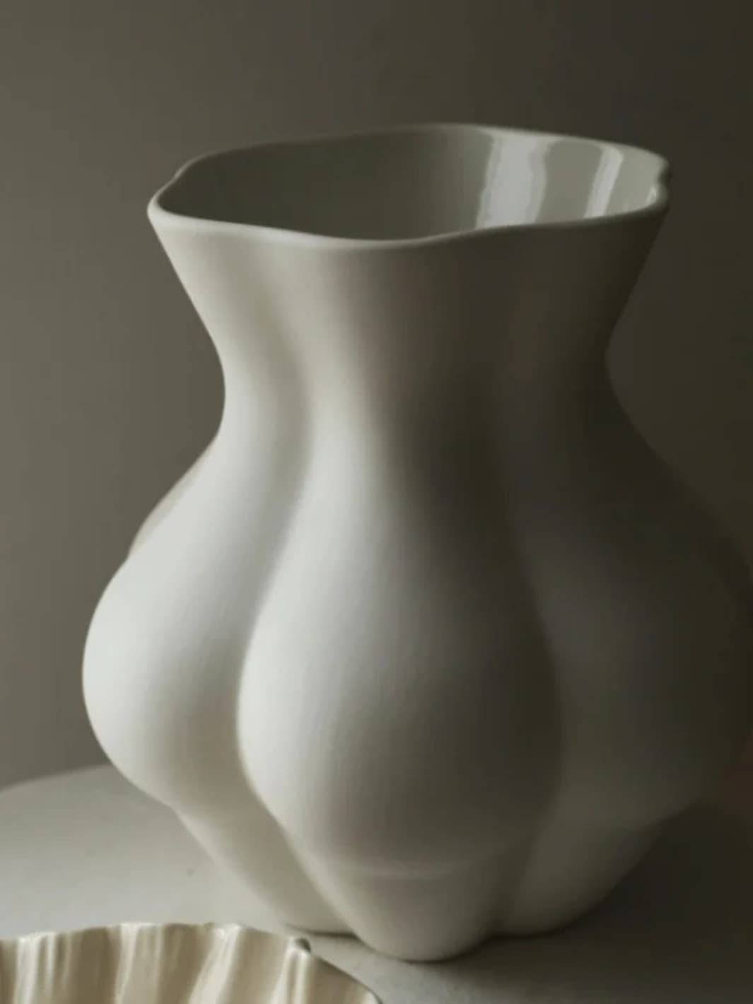 Vase | Pot blanc mat design en forme de corps féminin