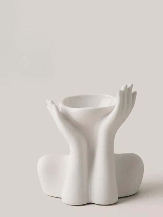 Vase | Mains en offrande sculpturales