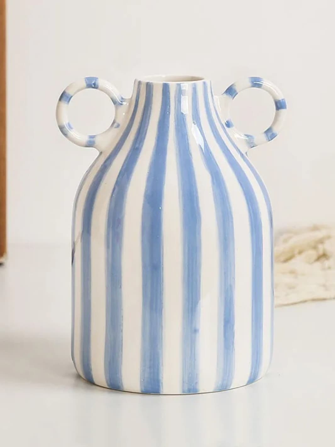 Vase | Pot en céramique à anses rayé