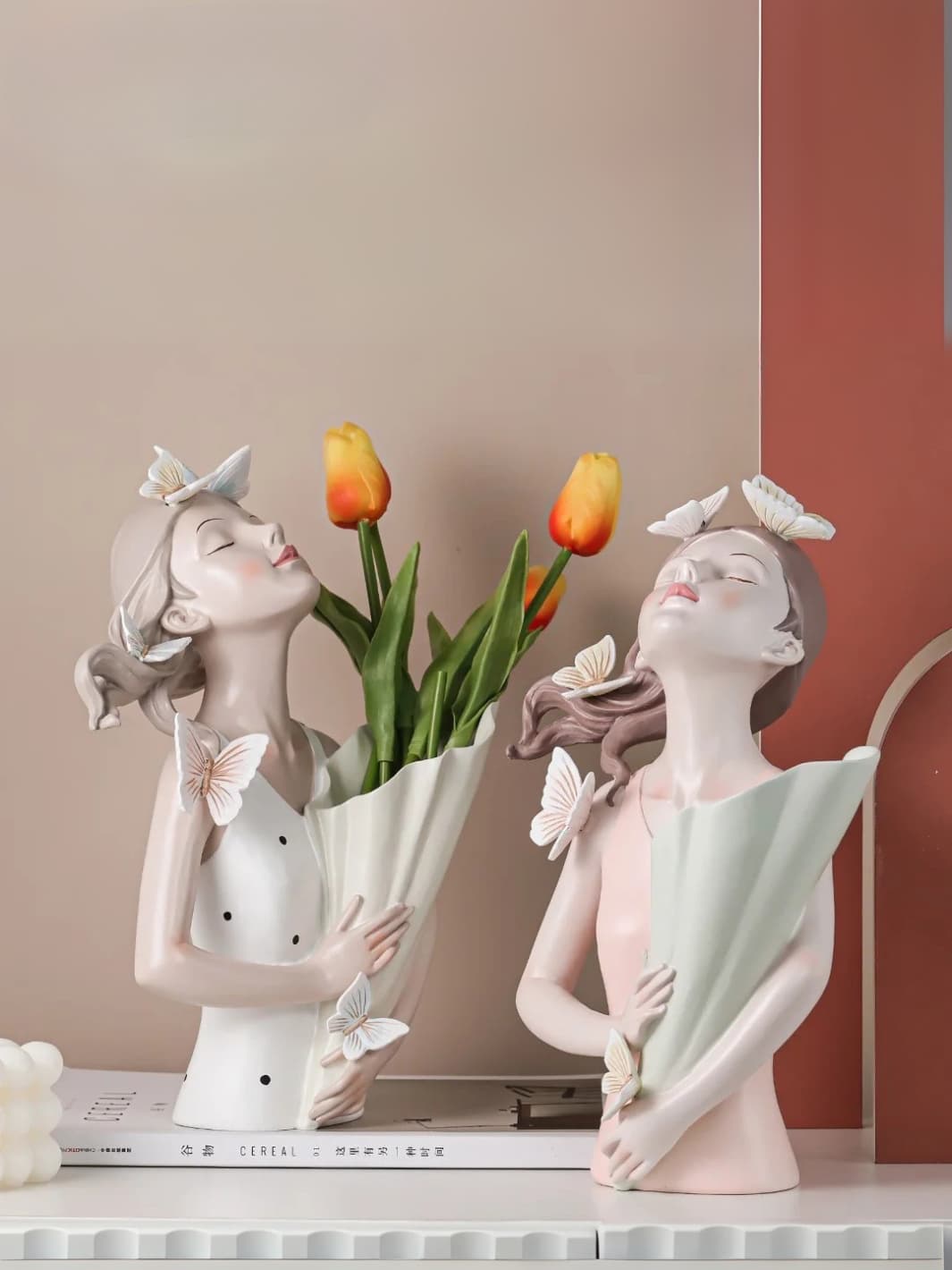 Vase | Sculpture résine fille aux papillons